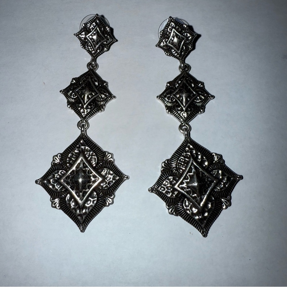 Montana Silversmiths Intricate Silver Earrings Attitudes Line NWOT